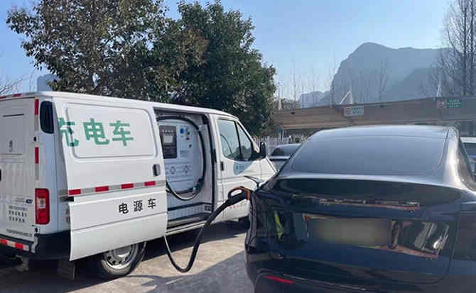 尚志汽车搭电